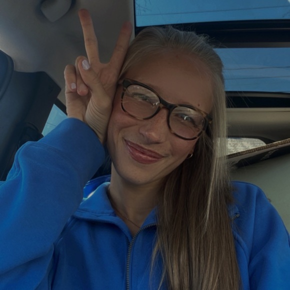 Meet Your Posher, Heather! - Picture 5 of 7